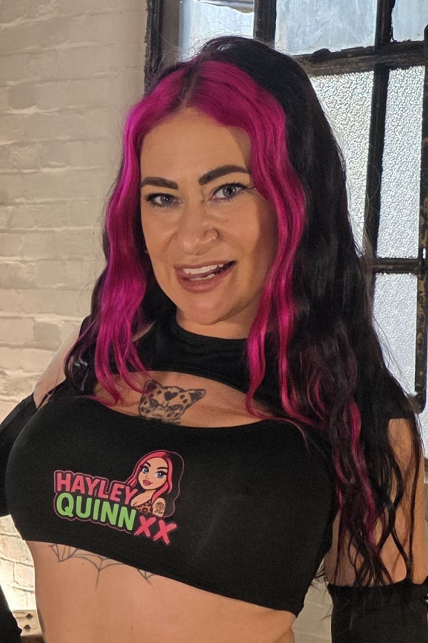 Follow Hayley Quinn on Paysites